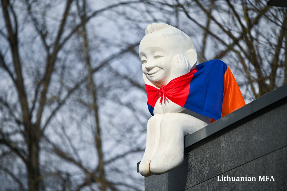 Guardian angel of the Lithuanian MFA covered with Armenian flag as EU Agreement comes into force - The US Armenians