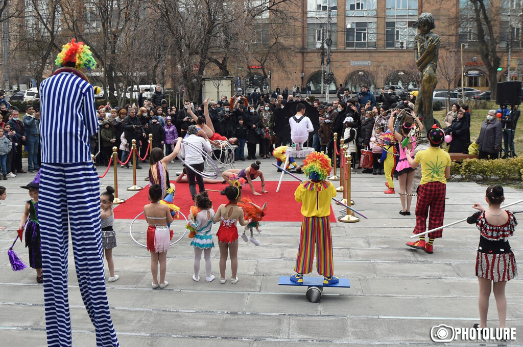 Statue to actor and clown Leonid Yengibaryan unveiled in Yerevan - The US Armenians
