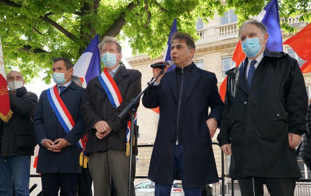 Protesters at French National Assembly demand withdrawal of Azerbaijani troops from Armenia, release of POWs - The US Armenians