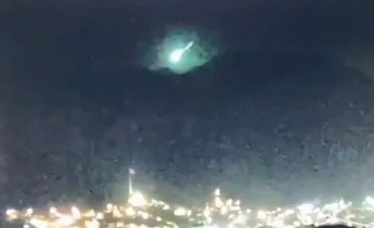Bizarre green meteor falls to Earth with ‘massive explosion’ in Turkey sparking speculation of UFO or satellite crash - The US Armenians