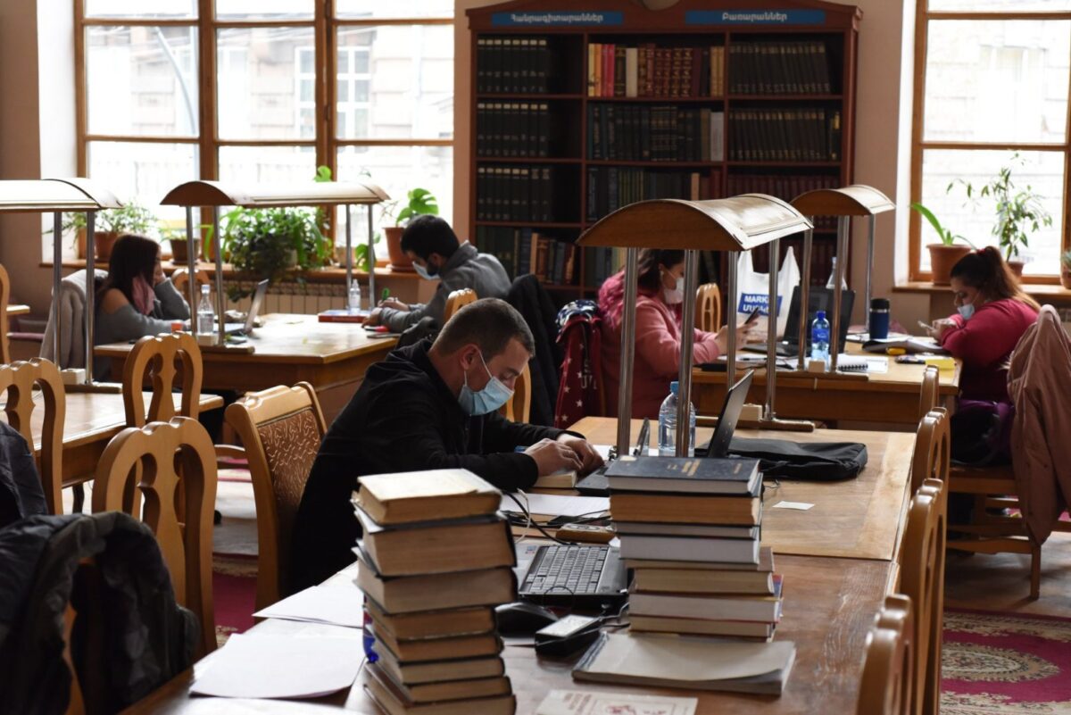 Armenia celebrates Book-Giving Day on Tumanyan’s birthday