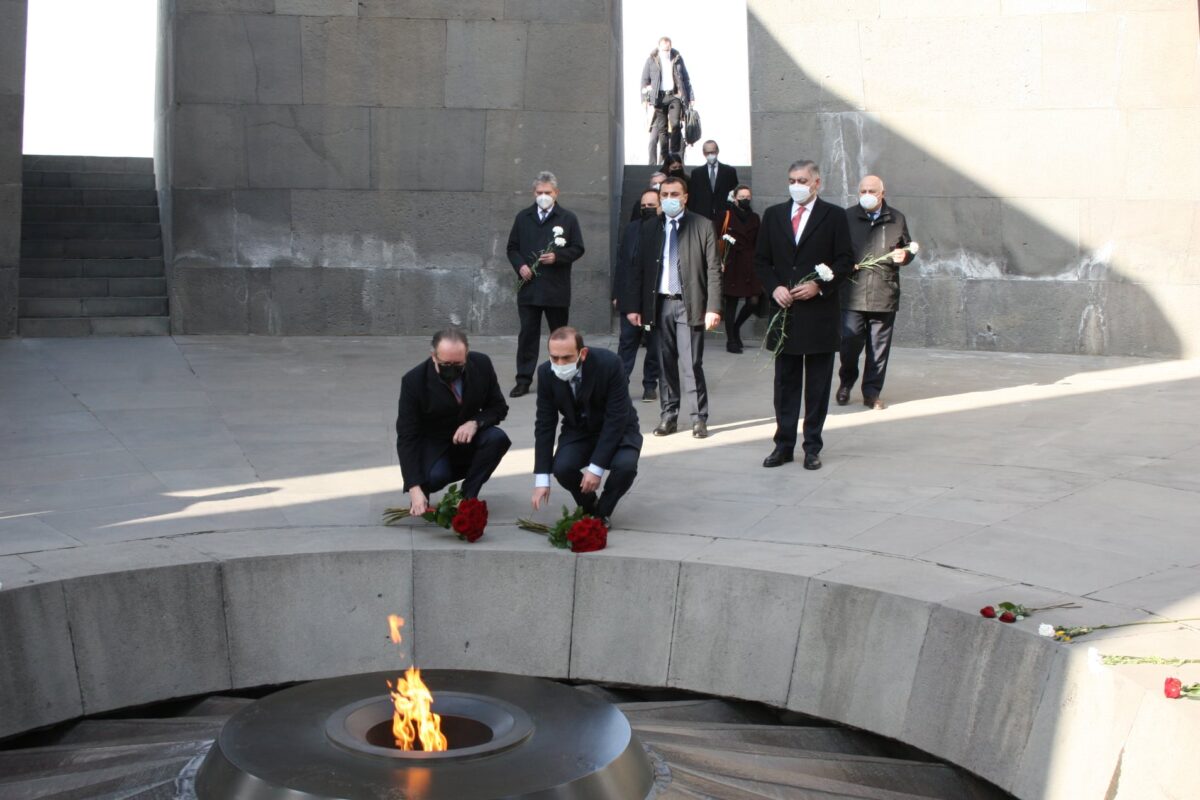 Austrian FM pays tribute to the memory of Armenian Genocide victims - The US Armenians