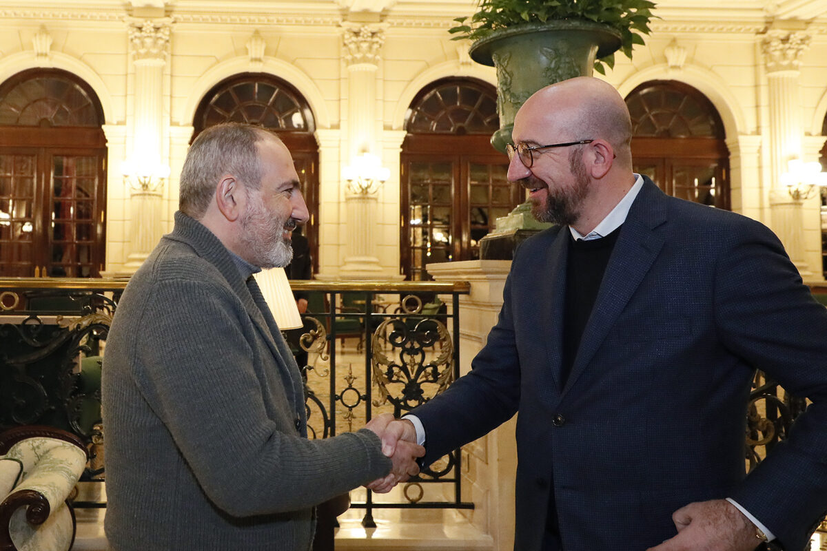 Nikol Pashinyan, Charles Michel hold informal meeting in Paris