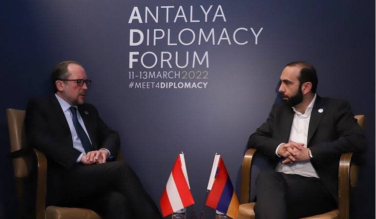 Armenian FM briefs Austrian counterpart on Azerbaijani provocations