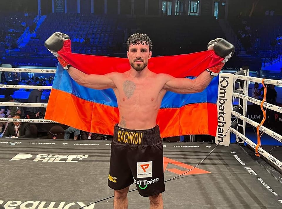 Armenian boxer Hovhannes Bachkov earns TKO win over Cristian Coria in third professional fight