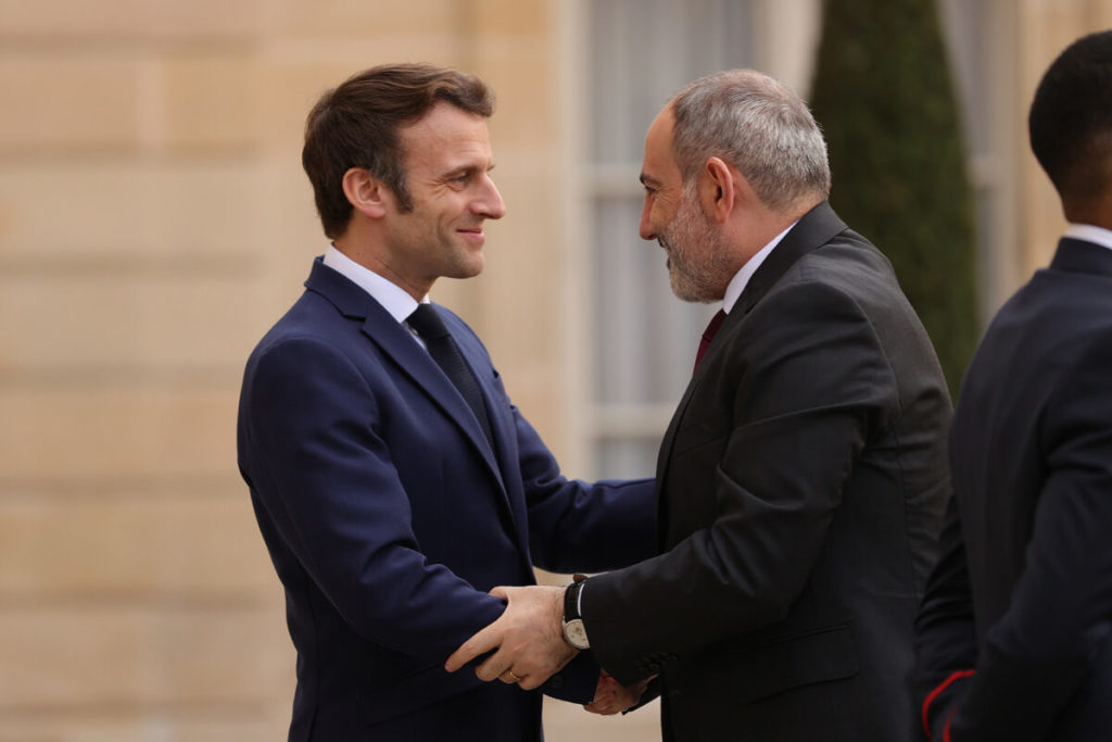 Prime Minister Pashinyan and President Macron meet at the Élysée Palace